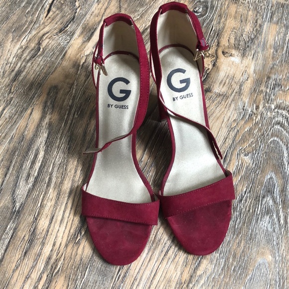 Guess Sandals 7.5 - Picture 1 of 3